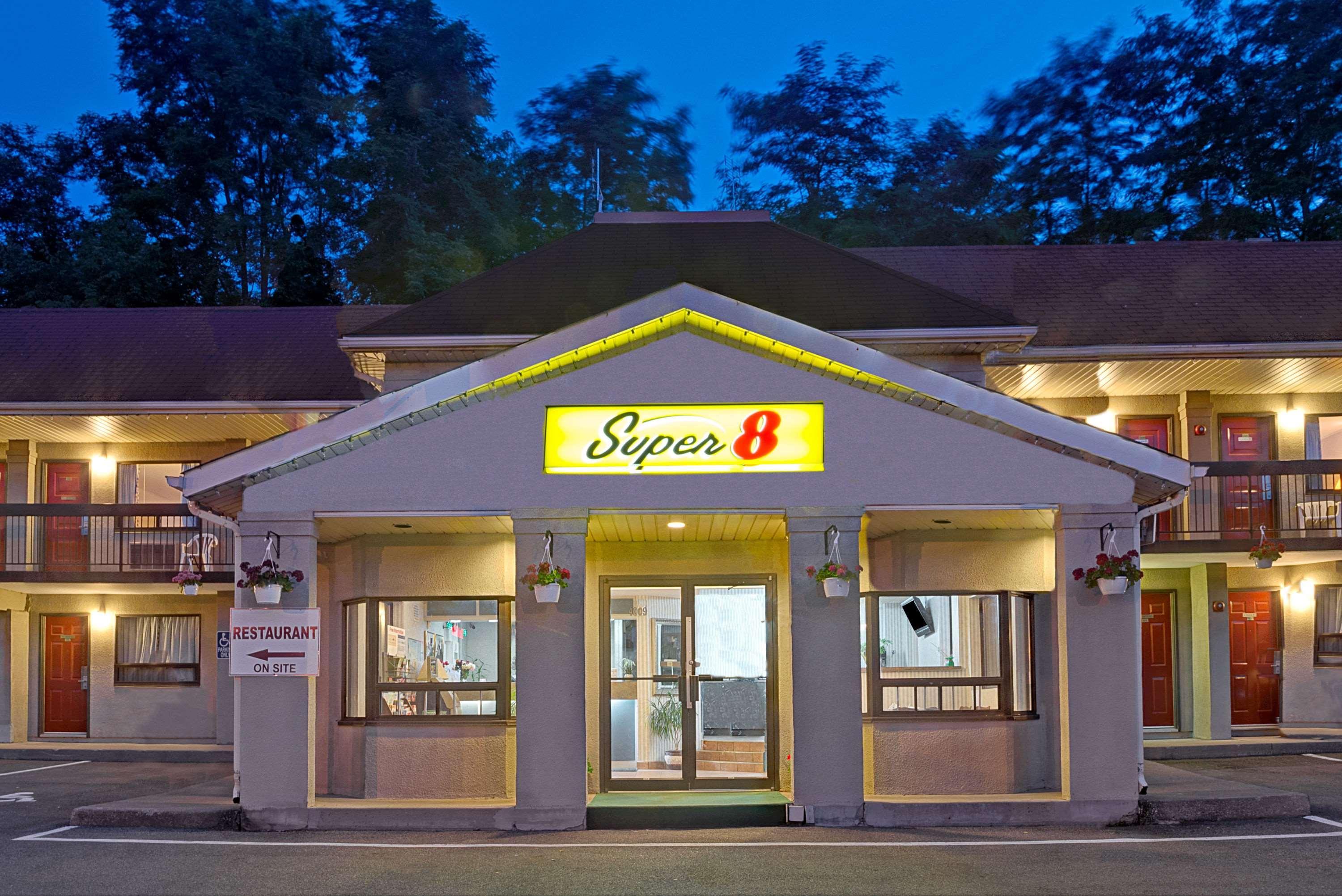 Super 8 By Wyndham Niagara Falls North Bagian luar foto